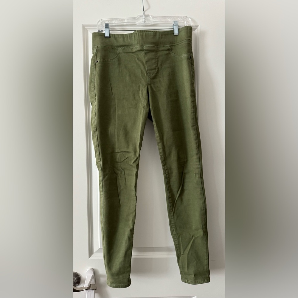 Old Navy women’s rockstar mid-rise stretchy pants. Olive green. Size 6.